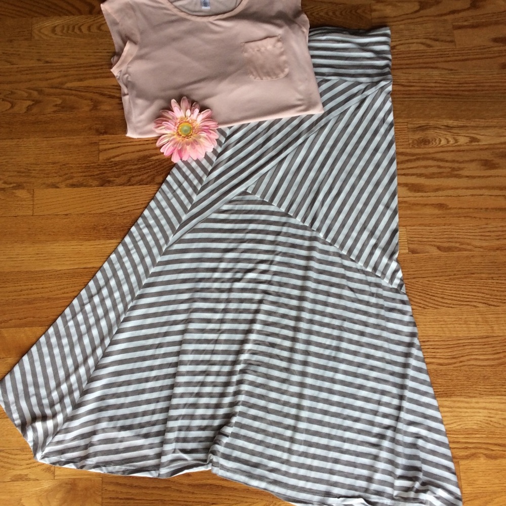 Summer Maxi Skirt in soft gray & white